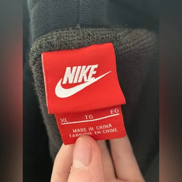 NIKE - Picture 4 of 5